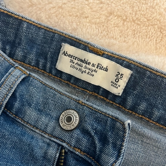 Abercrombie & Fitch The Ankle Straight Ultra High Rise Jeans - Picture 5 of 5